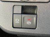 便利で快適な電動パーキングブレーキを装備!停車したときにブレーキペダルから足を離しても停車を維持する『ホールド機能』が付いています。渋滞時等、ずっとブレーキペダルを踏んでいなくても良いので運転が楽に♪