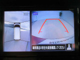 アラウンドビューモニター表示。大画面で周囲が確認出来るので安心です。これで駐車も楽々!