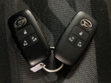 電子カードキーを携帯していれば、ドアハンドルやバックドアのリクエストスイッチを押すだけでドアの施錠・解錠が出来ます♪もちろん 遠隔操作も可能です!盗難防止のイモビライザー機能装備ですよ ☆