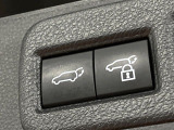 【パワーバックドア】スマートキーや運転席のボタンを押すだけでリアゲートが自動で開閉します!荷物を持っている時や、高い位置にあるバックドアを閉める際に便利な機能です♪
