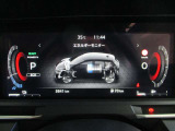 統合型インターフェースディスプレイ。モーターへ発電していく様子も見れるメーター類。ハンドル左側のスイッチで表示切替や設定が出来ます。