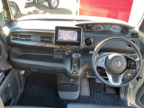 インパネ周りは、このように機能的にまとまっています。もちろん室内はクリーニング済みでキレイです!