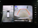 ■アラウンドビューモニター搭載。車体を4方向のカメラで「上から見下ろしたような映像」を映します。車庫入れが苦手な方も映像サポートでラクラク駐車できます。