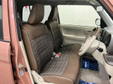 【フロントシート】さまざまな体格の方が快適に運転ができるよう配慮したシートになっております。