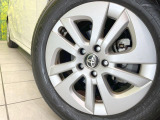 【純正15インチアルミホイール】外観にマッチした純正アルミホイールを装着しております。各種社外アルミホイールや、スタッドレスタイヤも取扱いしております。是非ご相談ください♪