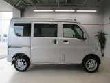 排気量は660ccの軽貨物。日産唯一の軽箱バンです。スライドドアは手動式です。