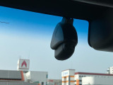 前方から。【ドライブレコーダー】搭載車!交通事故などいざという時あると安心。旅の思い出として使っても楽しめそう♪♪
