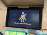 【フリップダウンモニター】大画面モニターで後席でもエンタメをお楽しみいただけます。小さなお子様にも大人気の装備です♪