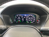 ホンダセンシング装着車となっております。衝突軽減ブレーキ、誤発進抑制機能、歩行者事故低減ステアリング、路外逸脱抑制機能、アダプティブクルーズコントロール、車線維持支援システム他、安全運転を幅広く支援。