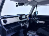 ダイハツのお店では、ダイハツ車を知り尽くしたプロフェッショナルが、専用の診断機器を使って各システムを点検しております。