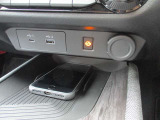 ワイヤレス充電にも対応していますのでスマホの充電もスマートです