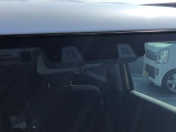 障害物を感知して、衝突の可能性がある場合、運転者へ警告音を発したり、衝突の可能性が高い場合、ブレーキの補助操作を行い、減速して衝突被害を軽減するシステムです。