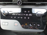 扱い易いオートエアコン!オールシーズン快適です!シフトもボタン式です