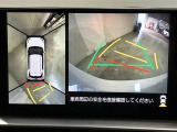 パノラミックビューモニター付きです。車両を上から見たような映像をディスプレイオーディオ画面に表示。運転席からの目視だけでは見にくい、車両周辺の状況をリアルタイムでしっかり確認できます。