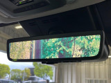 【デジタルインナーミラー】後席の大きな荷物や同乗者で後方が確認しづらい時でも安心!カメラが撮影した車両後方の映像をルームミラー内に表示。クリアな視界で状況の確認が可能です!
