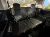3列目シートはもちろん状態良好☆大人でもゆったりと座って頂けますので、大人数でのお出かけもラクラクです♪ご家族で、気の知れた仲間で、ドライブに行くのが楽しみですね♪