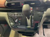 オートエアコン付きなので、温度を設定するだけで車内を快適にしてくれます!