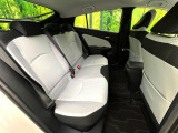 後部座席も気になるようなキズ・汚れやへたり等、大きなダメージはなく、良好な状態です。