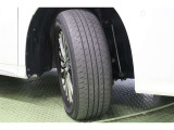 タイヤサイズ 225/60R17。 京都トヨタにてこの車をご成約のお客様に限り、タイヤ4本を当社指定【新品】タイヤに交換します。