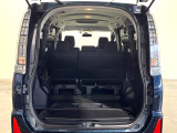 後席を格納すると、これだけの広さが!シーンに合わせたシートアレンジで、大きな荷物も積むことが出来ます♪