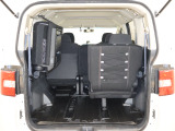 簡単に収納できる後部座席!大空間が出現します!シートアレンジが多彩な点も特徴です!レジャー用品も積み込めます!
