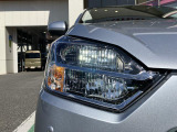 オートライト機能LEDヘッドランプ付きで、大変明るく夜間運転の視界をサポートしてくれます。また夕暮れ時やトンネル走行時にヘッドランプが自動で点灯してくれます。