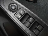 電動格納式ドアミラー・パワーウインドウを装備しています。