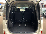 ★リアシートを倒すとこんなに広々としたラゲッジルームに早変わり♪大きな荷物のお買い物も安心ですね☆