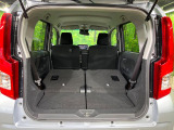 普段のお買い物や通勤、送迎等に十分な荷室スペースを確保しております。セカンドシートを倒すと、大きな荷物の積載も可能です♪