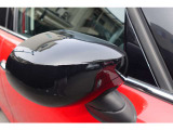 自動防眩機能を備えたルームミラー。ETC車載器を搭載しておりスタイリッシュかつ機能性を兼ね備えております。