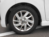 アルミホイールが付いています。お洒落は足元からですね。