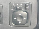 【電動格納ミラー】サイドミラーは電動格納式となっており、狭い駐車場でもキズがつくリスクを抑えられます。