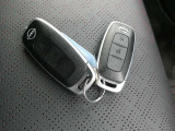 今は欠かせないアイテム『インテリジェントキー』鍵を出さずにで鍵の開け閉めやエンジンの始動ができます。