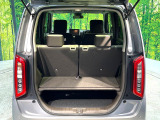 普段のお買い物や通勤、送迎等に十分な荷室スペースを確保しております。セカンドシートを倒すと、大きな荷物の積載も可能です♪