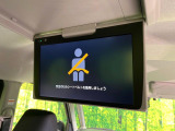 【フリップダウンモニター】大画面モニターで後席でもエンタメをお楽しみいただけます。小さなお子様にも大人気の装備です♪