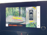 【パノラミックビューモニター】専用のカメラにより、上から見下ろしたような視点で360度クルマの周囲を確認することができます☆死角部分も確認しやすく、狭い場所での切り返しや駐車もスムーズに行えます。