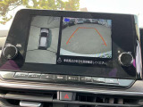 【アラウンドビューモニター】周囲を見渡せる映像で、スムースな駐車をサポートします