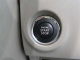 エンジンスイッチはプッシュ式になっています。