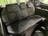 床下収納式のサードシートです。座席部分をコンパクトに収納でき、広大な荷室スペースとしてお使いいただけます!乗車人数や荷物の量など利用シーンに合わせて3列目を有効活用でき、とっても便利♪