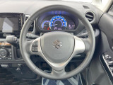インテリアに合わせたデザインのステアリングは、運転される方のことも考え、運転しやすい形状、大きさです。是非一度、実際に触ってお確かめください。