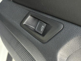 リヤゲートは運転席ドアのスイッチで開閉可能。利便性の高い装備です。