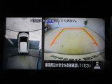 アラウンドビューモニター搭載。車体を4方向のカメラで「上から見下ろしたような映像」を映します。車庫入れが苦手な方も映像サポートでラクラク駐車できます。
