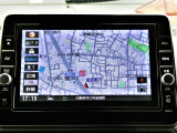 【大画面ナビ】人気の大型モニターナビを装備。存在感のある大画面はインパクト大!ナビ利用時のマップ表示は見やすく、テレビやDVDは臨場感がアップ!いつものドライブがグッと楽しくなります♪
