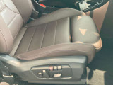 電動シートで細やかなシートポジションの調整可能。