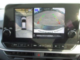 アラウンドビューモニターで車の周囲の情報が室内でわかります。