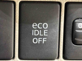 停車直前(車速約11Km/h以下)で一定の条件がそろえば、信号待ち等でのアイドリングを自動でストップさせて燃費を向上させる機能はON/OFF可能
