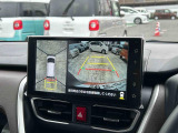 パノラマモニター対応純正ナビ装着用アップグレードパックは車両の前後左右に搭載した4つのカメラにより、クルマを真上から見ているような映像を表示。運転席から確認しにくい車両周囲の状況を把握できます。