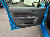 乗り降りで多く使用する助手席ドアですが、目立った傷や汚れもなく綺麗です!
