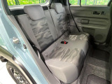 後部座席も気になるようなキズ・汚れやへたり等、大きなダメージはなく、良好な状態です。