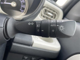 【 オートライト 】オートライトなのでライトの点け忘れを気にすることなく運転が出来ます。